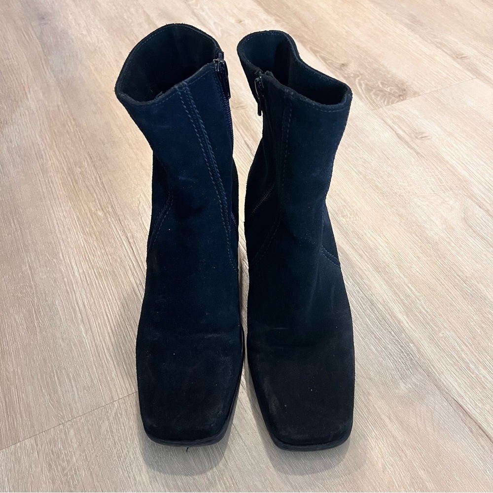 La CANADIENNE Black Suede Ankle Booties